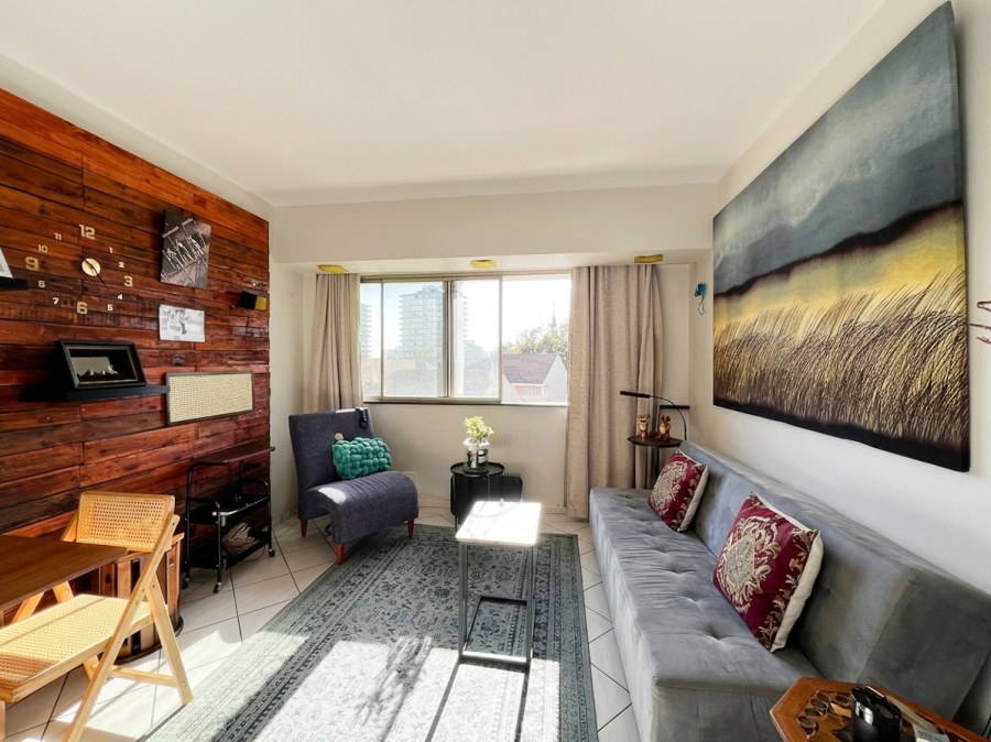 1 Bedroom Property for Sale in Sea Point Western Cape